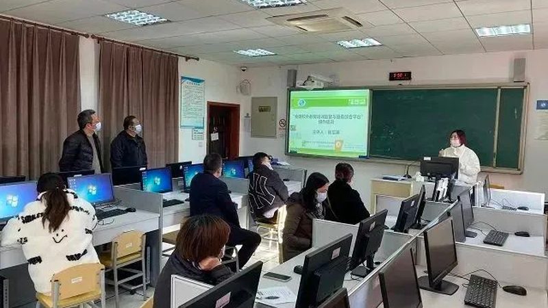 青少年心理咨询师培训面授班，如何选择合适机构？**