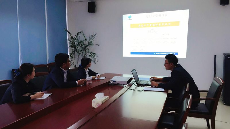 叉车安全操作规范图解：保障作业安全的关键指南